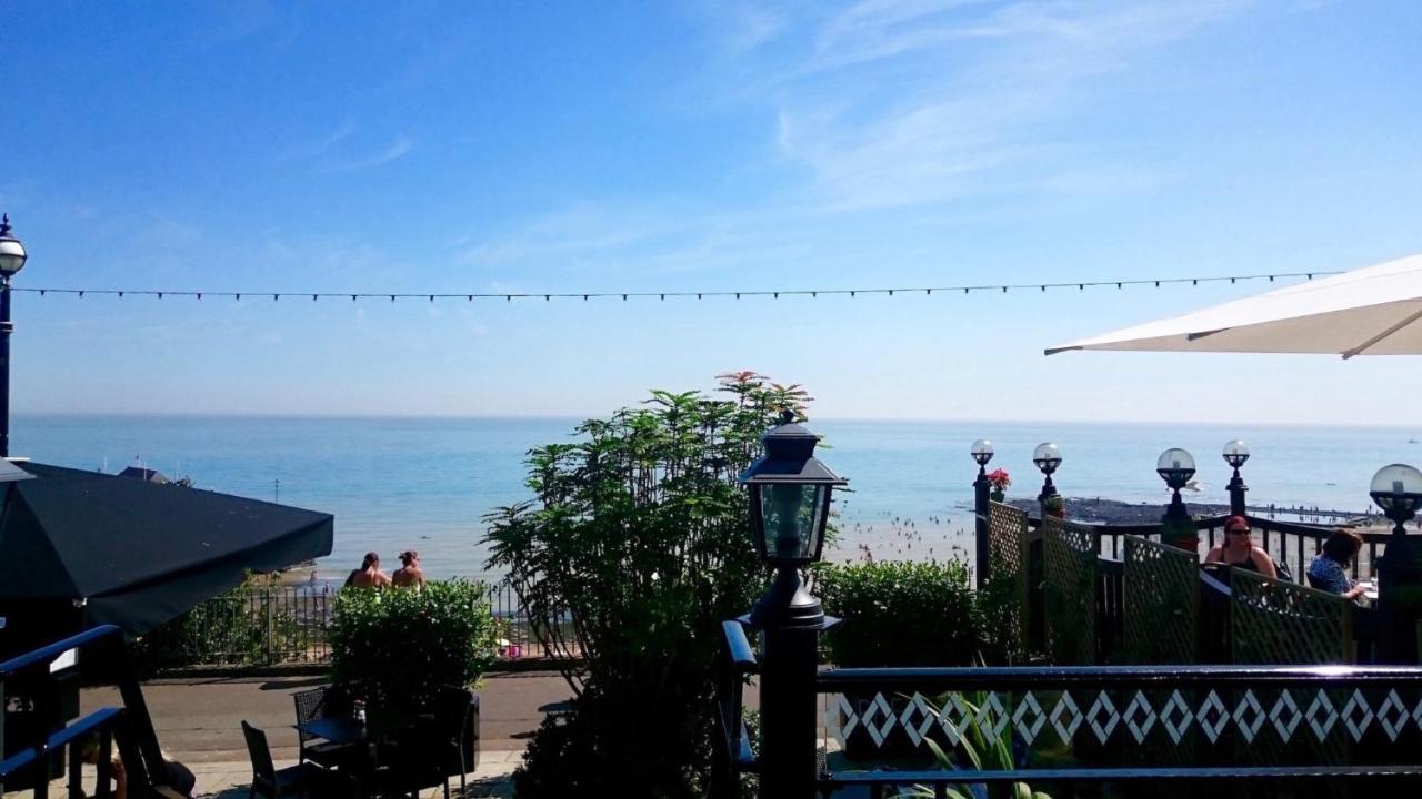 Cosy Coach House Garden Apartment By The Sea, Own Entrance Door, Garden Terrace With Exclusive Rear Door Access & Free Reserved Parking Space Only 2 Mtrs From Your Apt Door! Early Checkin From 3Pm And Late Check Out Till 11Am Available! Бродстеърс Екстериор снимка